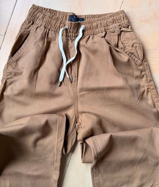 Pantalones marrones con cordón
