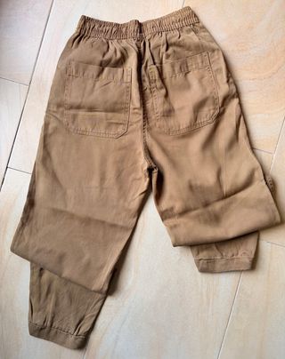 Pantalones marrones con cordón