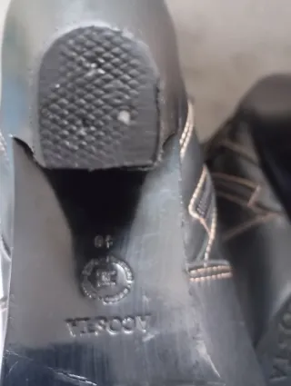 Botas altas de tacón negras