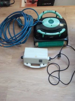 Limpiafondos Piscina Dolphin Orbit