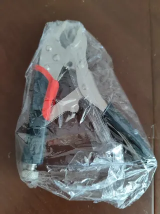 Alicate de bloqueo nuevo a estrenar