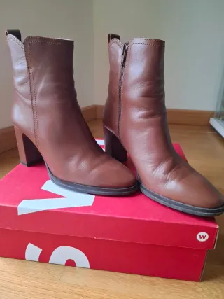 Botines de tacón marrones