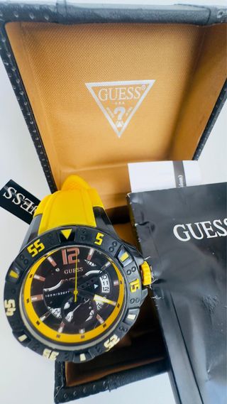Reloj Guess Negro y Amarillo Hombre