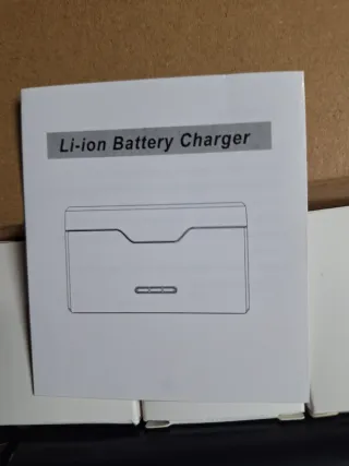 Cargador Enegon Baterías Litio + 3 Baterías