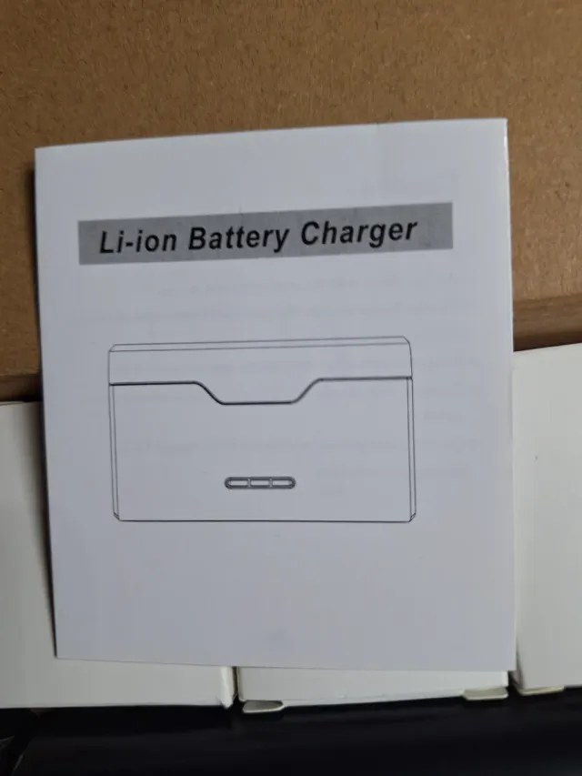 Cargador Enegon Baterías Litio + 3 Baterías