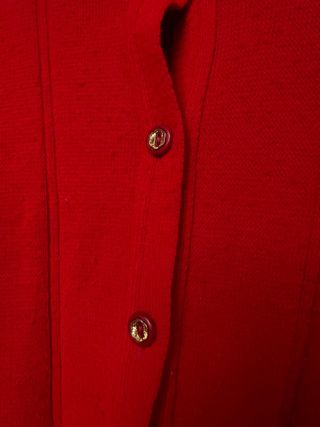 Cárdigan rojo vintage con botones dorados