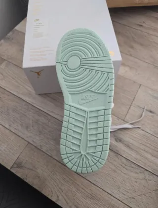 Jordan 1 Mid Talla 37.5