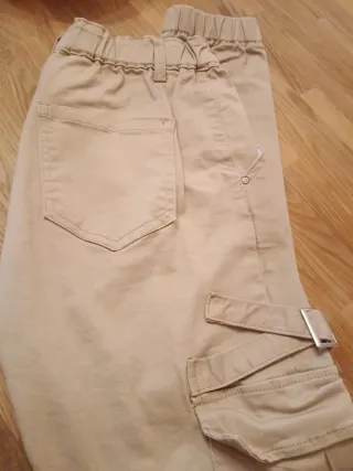 Pantalón cargo beige chica