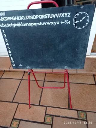 Pizarra infantil con números y letras