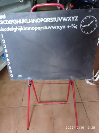 Pizarra infantil con números y letras