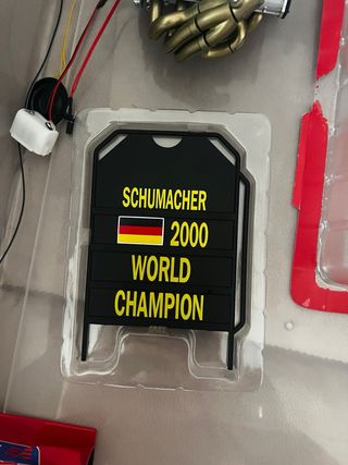 Ferrari F1 2000 Schumacher 1:8