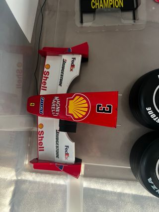 Ferrari F1 2000 Schumacher 1:8