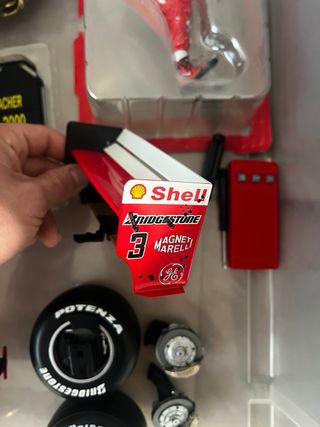 Ferrari F1 2000 Schumacher 1:8