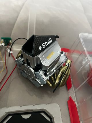 Ferrari F1 2000 Schumacher 1:8