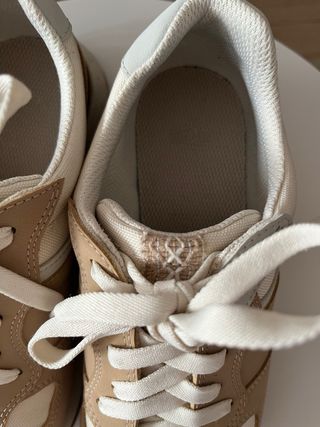 Zapatillas UGG Beige y Blancas