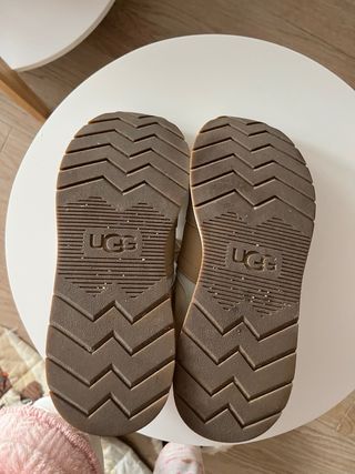 Zapatillas UGG Beige y Blancas