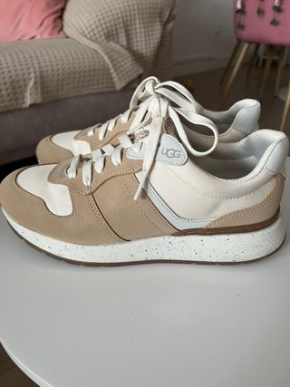Zapatillas UGG Beige y Blancas