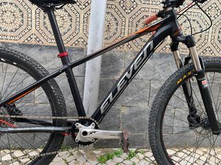 Bicicleta BTT Eleven