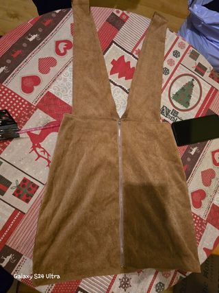 Vestido marrón de pana con cremallera