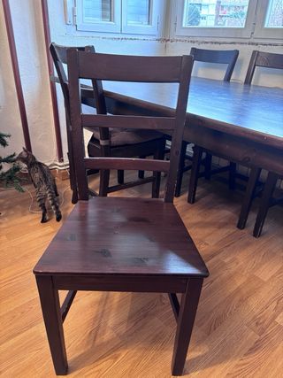 Mesa de comedor de madera con 6 sillas