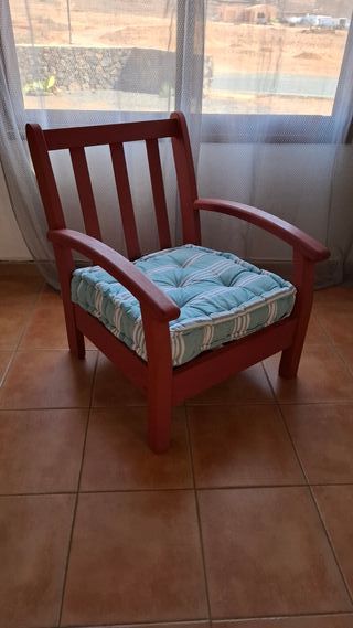 Sillón Rojo Madera con Cojines