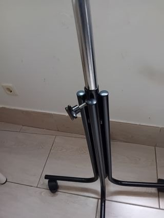 Mesa TV telescópica cristal y metal