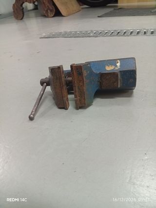 Mordaza azul para banco de trabajo