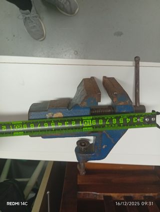 Mordaza azul para banco de trabajo