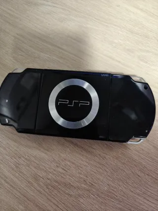 PSP 2004 Negra con 70 juegos Memory card 128gb