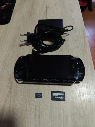PSP 2004 Negra con 70 juegos Memory card 128gb