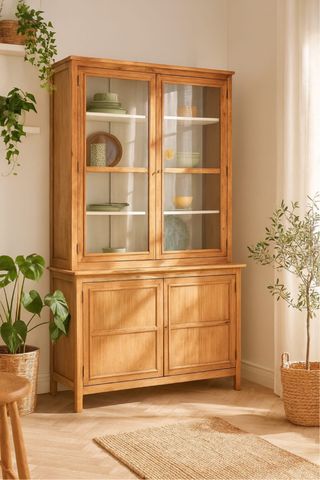 Vitrina de madera y cristal