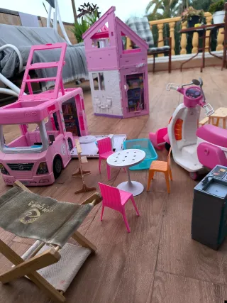 Lote Juguetes Barbie: Mansión y Caravana