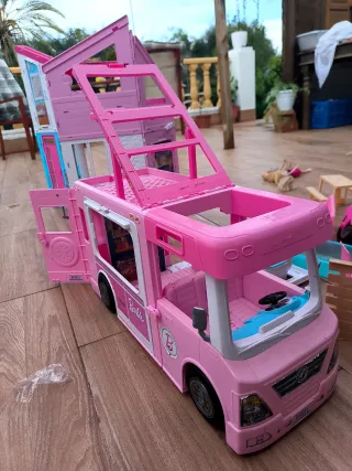 Lote Juguetes Barbie: Mansión y Caravana