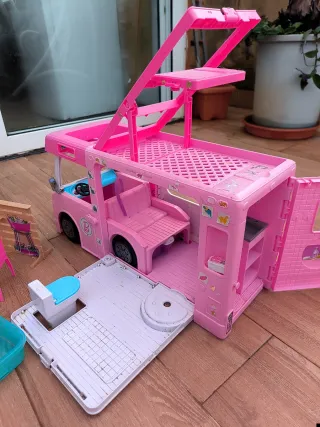 Lote Juguetes Barbie: Mansión y Caravana