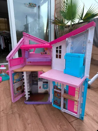 Lote Juguetes Barbie: Mansión y Caravana