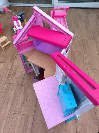 Lote Juguetes Barbie: Mansión y Caravana