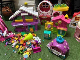 Lote de casas y figuras Pin y Pon.