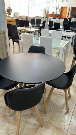 ¡NUEVO! Conjunto de mesa + 4 sillas acolchadas