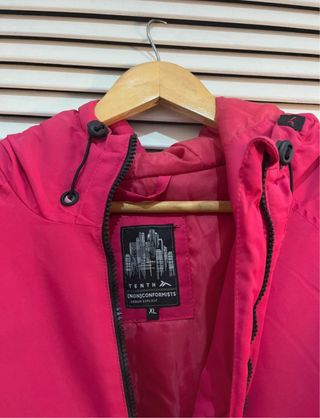 Chaqueta cortavientos con capucha rosa Décimas XL