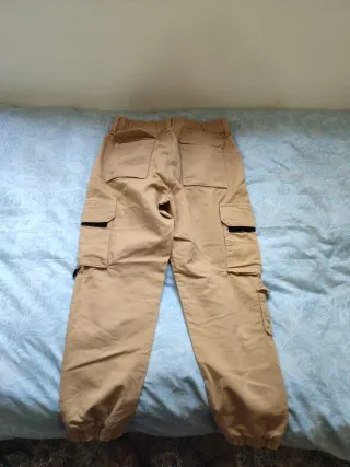 Pantalones cargo beige