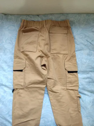 Pantalones cargo beige