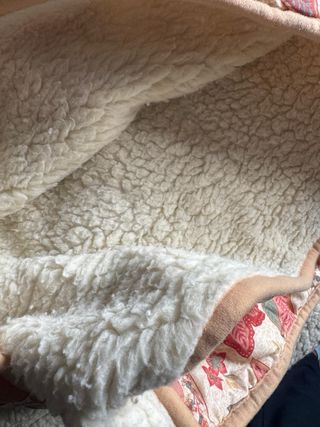 Manta y almohada floral