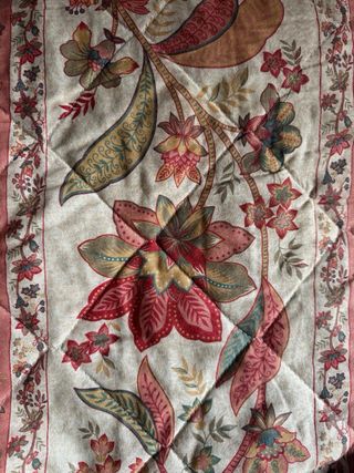 Manta y almohada floral