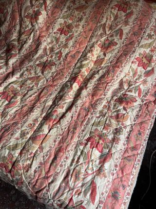 Manta y almohada floral