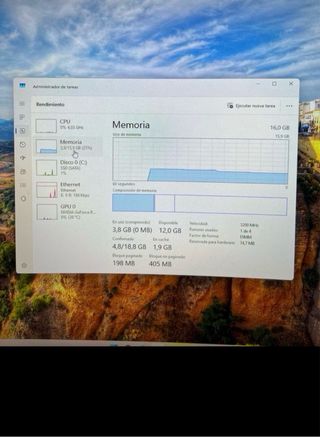 PC Gamer con luces LED y procesador AMD Ryzen 9
