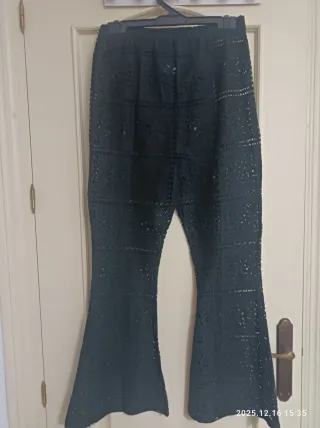 Pantalón campana calado negro talla S