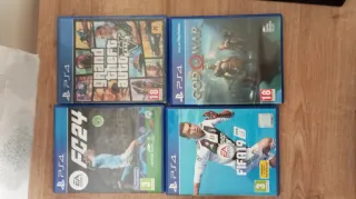 PS4 Pro+4 juegos+3 mandos+cascos +base de carga