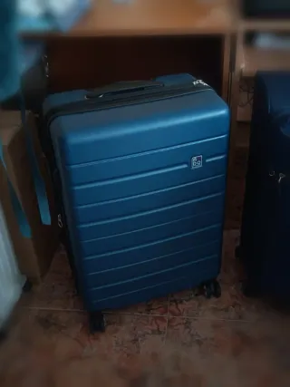 Maleta azul sin estrenar