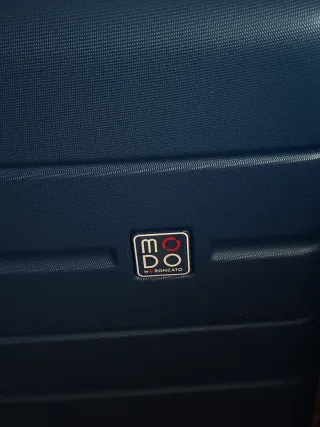 Maleta azul sin estrenar