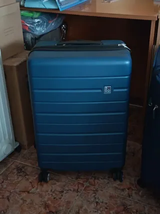 Maleta azul sin estrenar